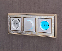 Веркель Рамка на 3 поста (золото/белый) W0031429