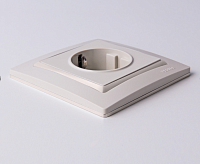 Веркель Розетка 1-ая с/з и шторками (слоновая кость) WL03-SKG-01-IP20-ivory / W1171103