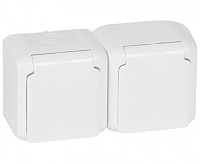 Quteo IP44 Блок: две розетки с/з и крышкой бел 782323