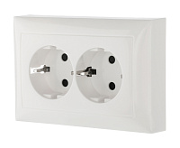 LK60 Розетка 2-ая с/з прямая со шторками белый 863704-1