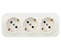 Quteo Розетка 3-ная с/ш с/з угол 45 гр бел 782218