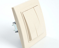Эрна Выключатель 3-кл в сборе слоновая кость PSW10-9007-02
