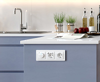 Веркель Рамка на 3 пост (белый Acrylic) W0032701