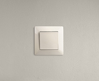 Valena LIFE Выключатель 1-кл c лиц панелью сл кость 752501