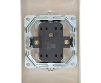 LK60 Розетка 2-ая с/з прямая со шторками черный бархат 863708-1