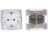 Quteo IP44 Розетка с/з и крышкой бел 782321
