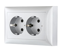 LK60 Розетка 2-ая прямая с/з серебристый металлик 863703-1